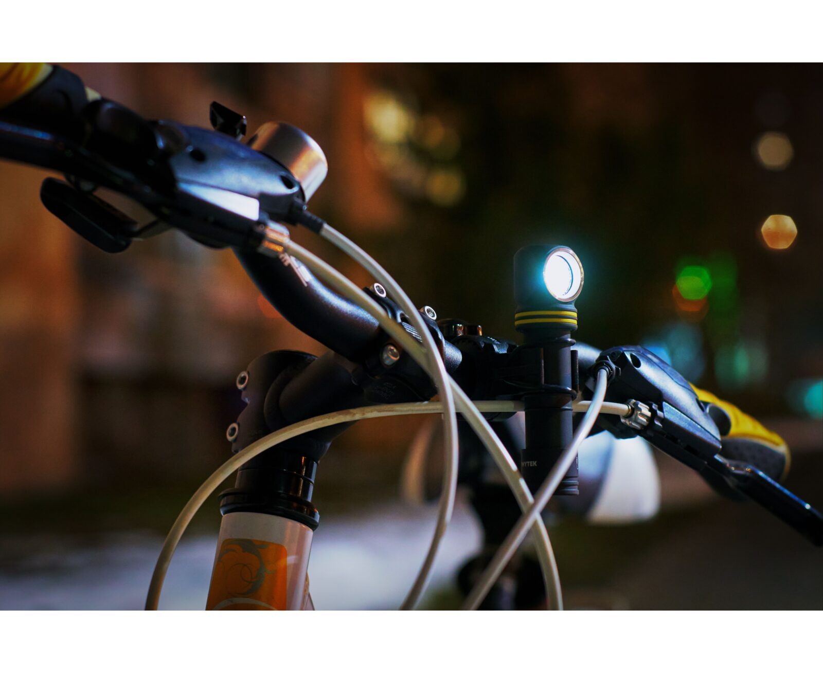 Armytek Elf C2 Micro USB White - obrazek 9