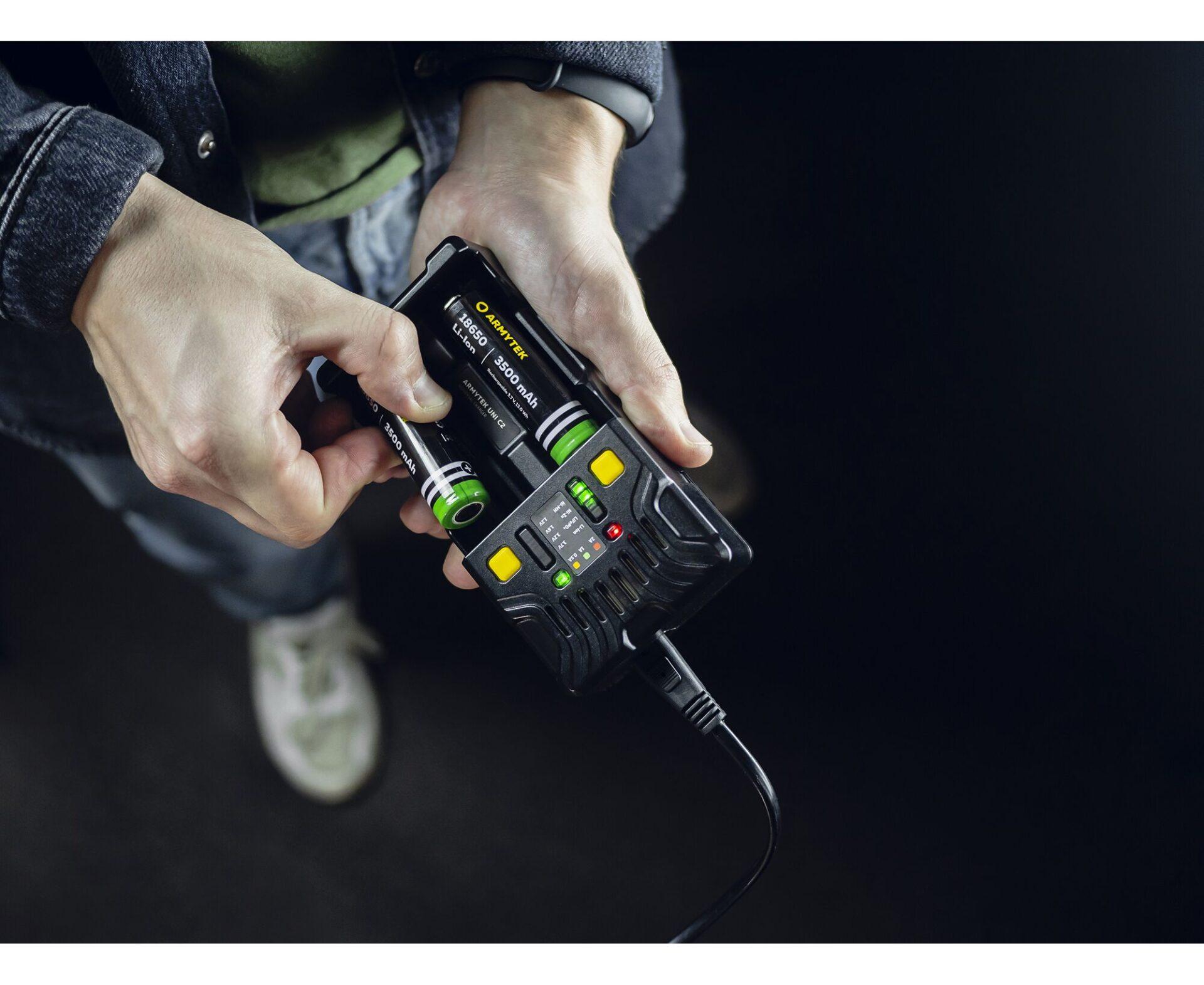 UNIWERSALNA ŁADOWARKA ARMYTEK UNI C2, TYP WTYCZKI: C - obrazek 2